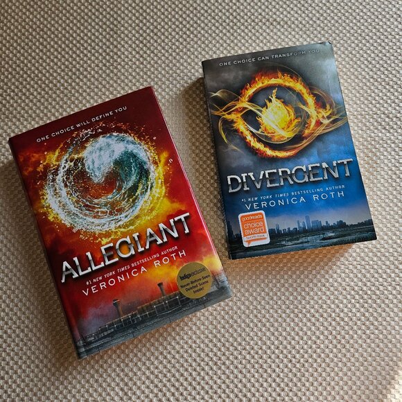 Divergent (Paperback) & Allegiant (Hardcover) - Veronica Roth - Books 1 & 3 - Picture 1 of 5
